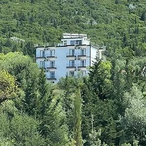 Season Hotel